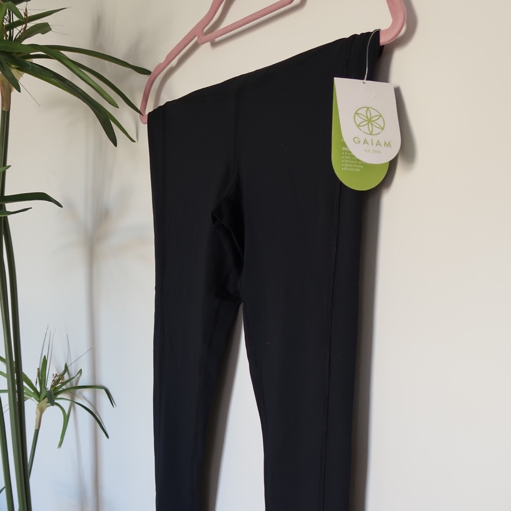 NWT Gaiam Om Yoga Leggings